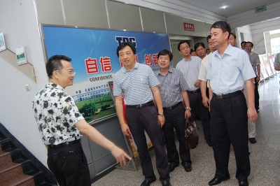 2011年8月，時(shí)任浙江省委組織部副部長(zhǎng)莊躍成視察天通